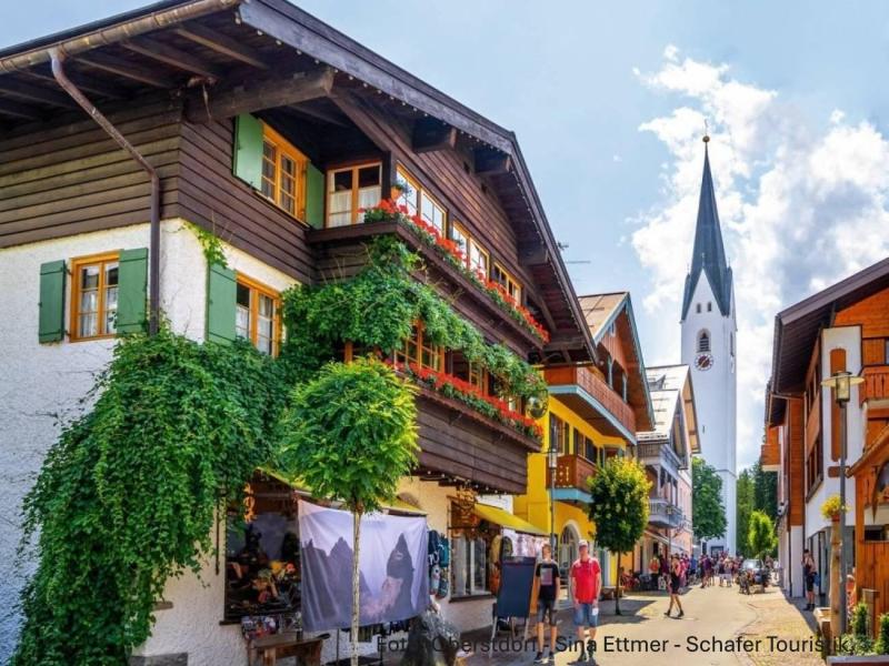 altstadt-oberstdorf--sina-ettmer--stock.adobe.com-vermelden-in--via-schafer-touristik-3-(2)