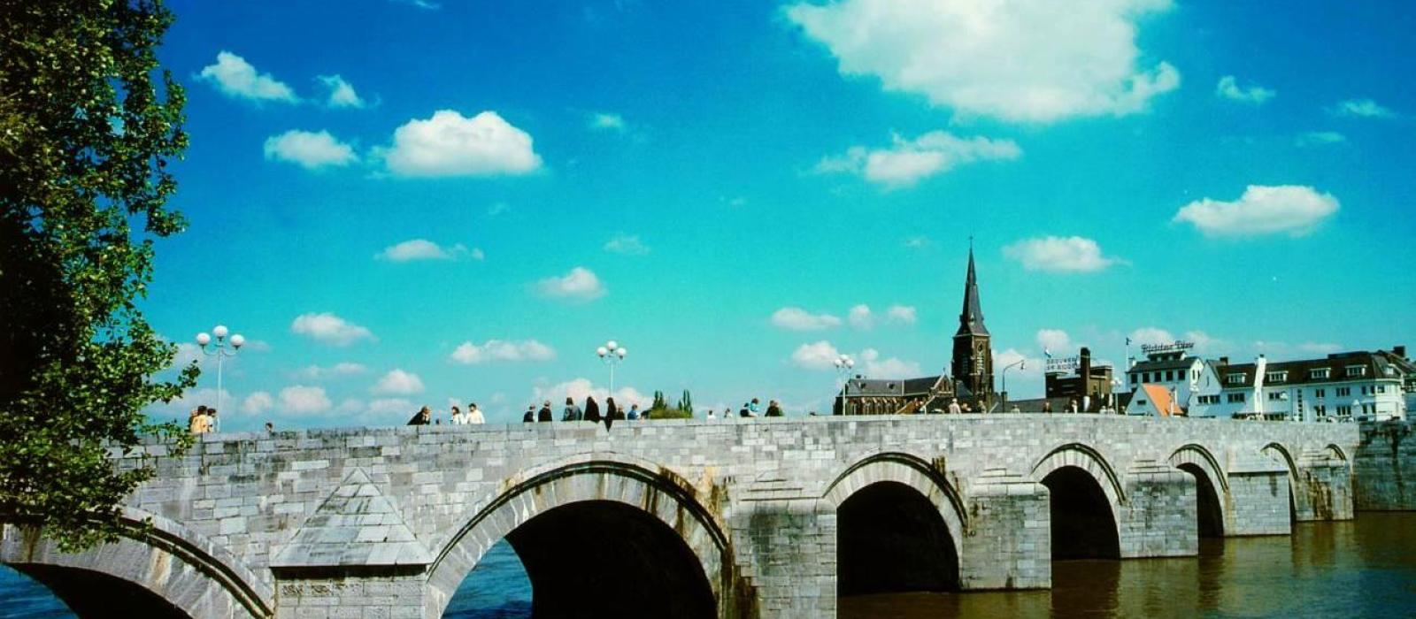 maastricht9802808-st-servaasbrug-copyright-vvv-maastrichtstudiopress-6