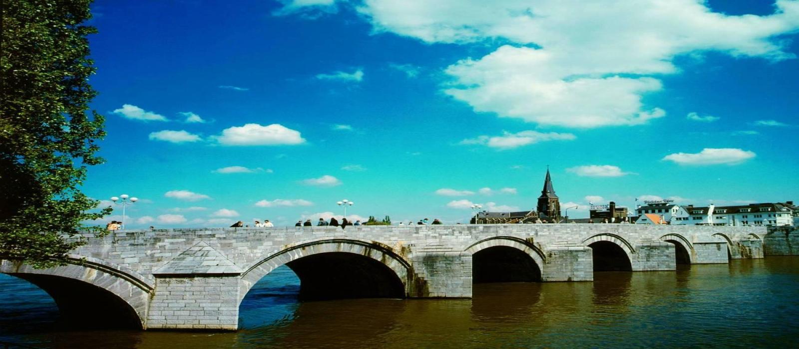maastricht9802808-st-servaasbrug-copyright-vvv-maastrichtstudiopress-9